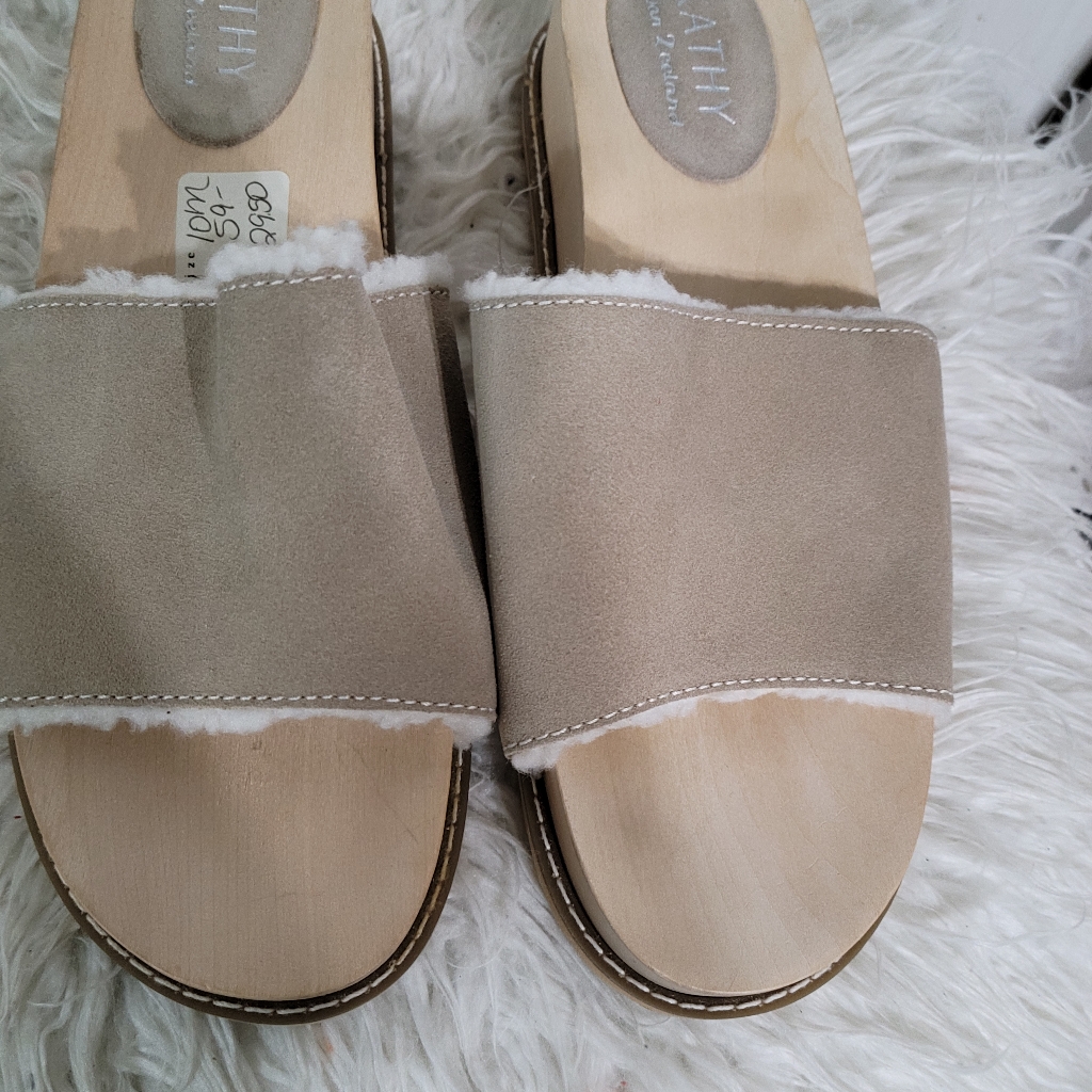 Kathy Van Zeeland Sandals